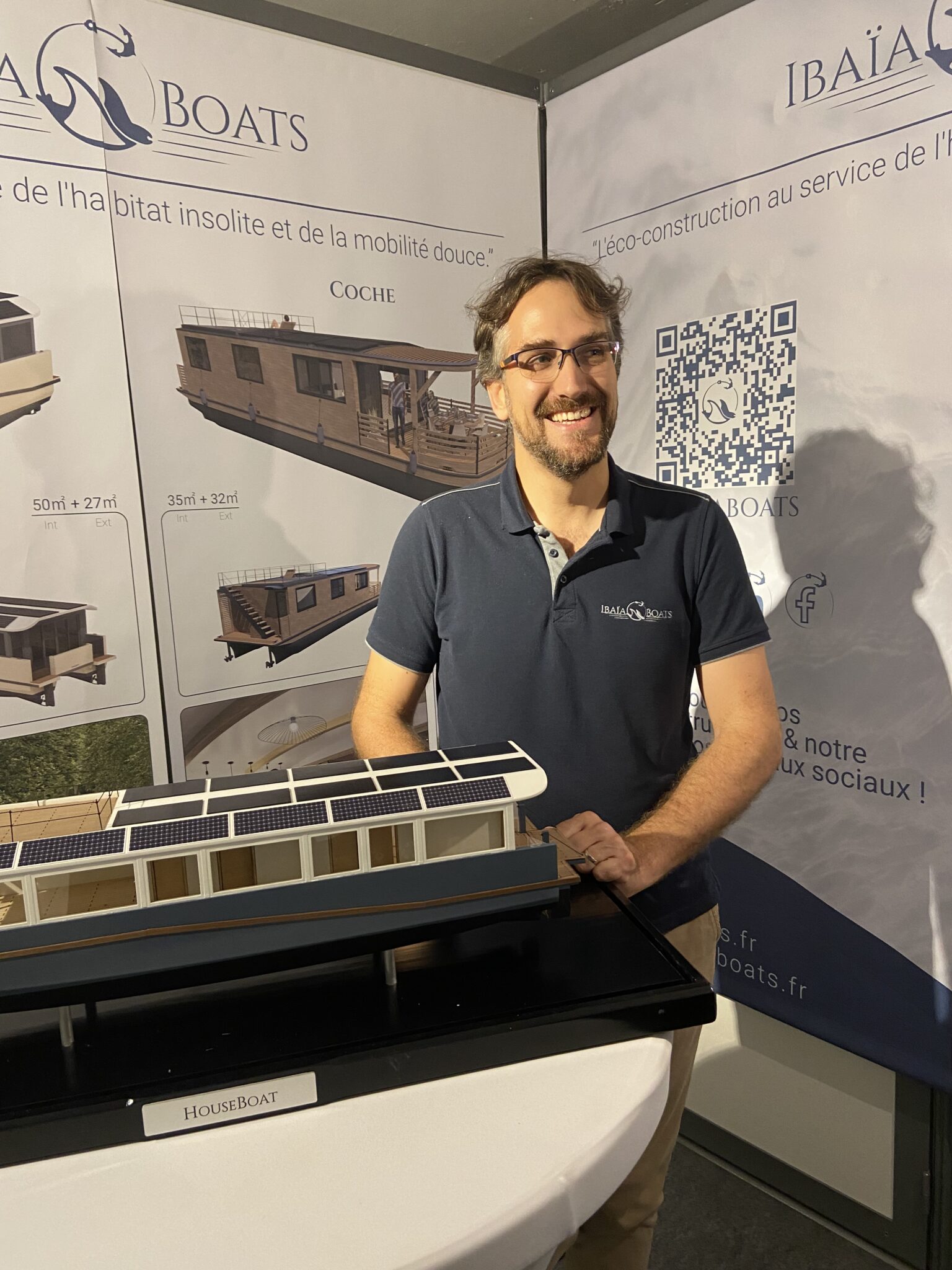 portrait Thomas Serré au salon des équipements de l'hôtellerie de plein air